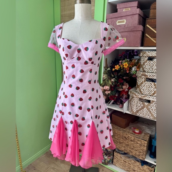 Elizabeth Tailor Dresses & Skirts - 100% Cotton Pink Strawberry Print Dress